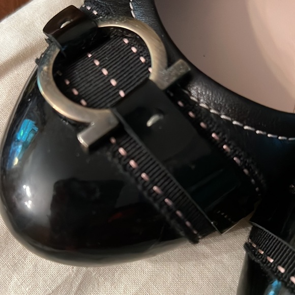 Ferragamo Perfect Signature Flats - Picture 8 of 8